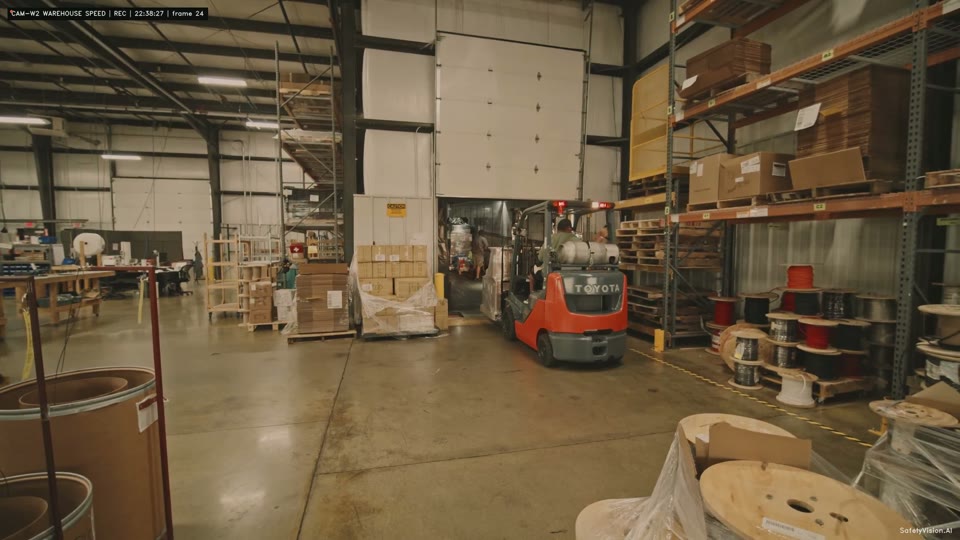 CAM-W2 · ВНУТРИ СКЛАДА